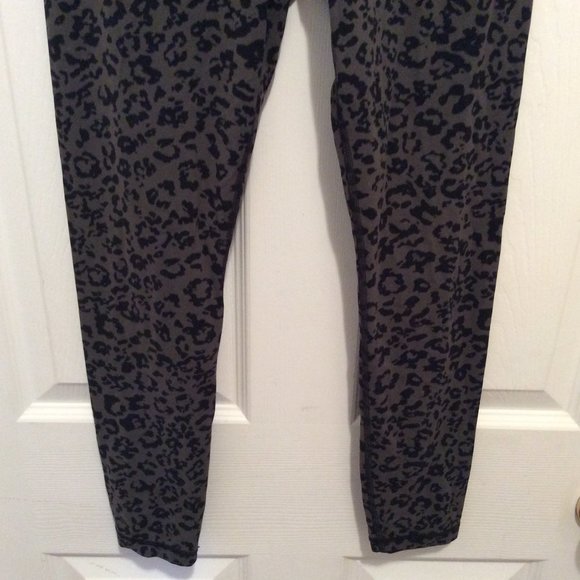 Athleta Leggings SP Gray Black Animal Print - Picture 3 of 8